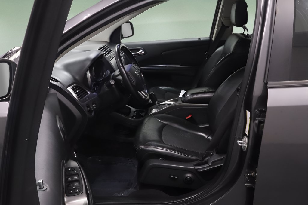 Used 2020 Dodge Journey Crossroad FWD image 9