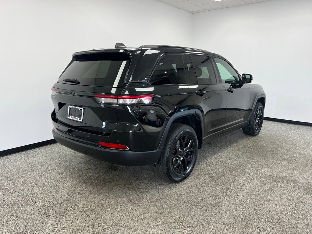 Used 2024 Jeep Grand Cherokee Altitude image 19