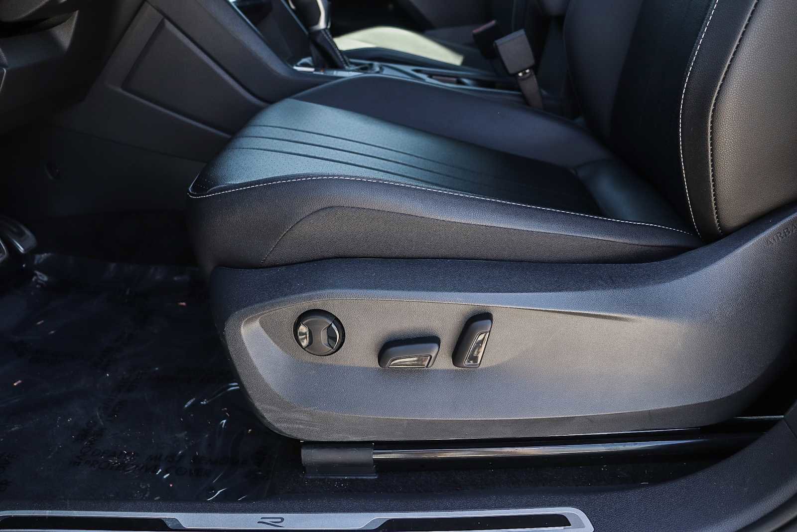 Used 2023 Volkswagen Tiguan SE R-Line FWD image 22