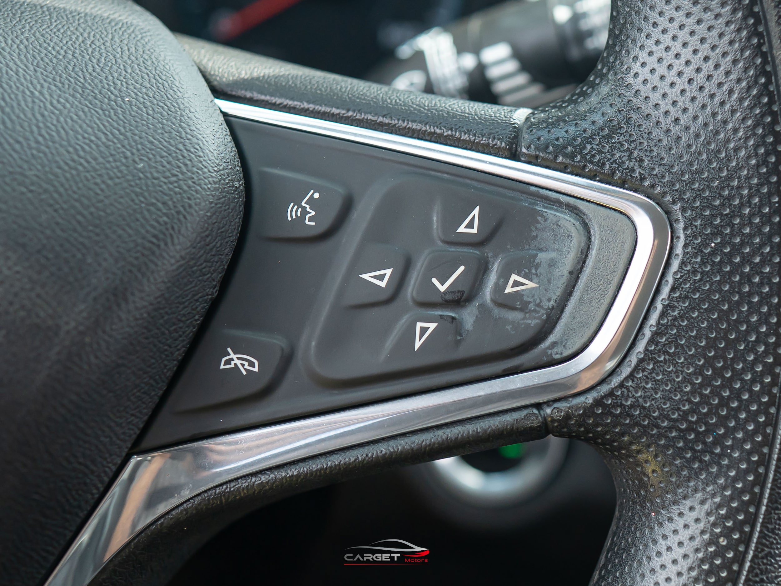 Used 2020 Chevrolet Equinox LS FWD image 24