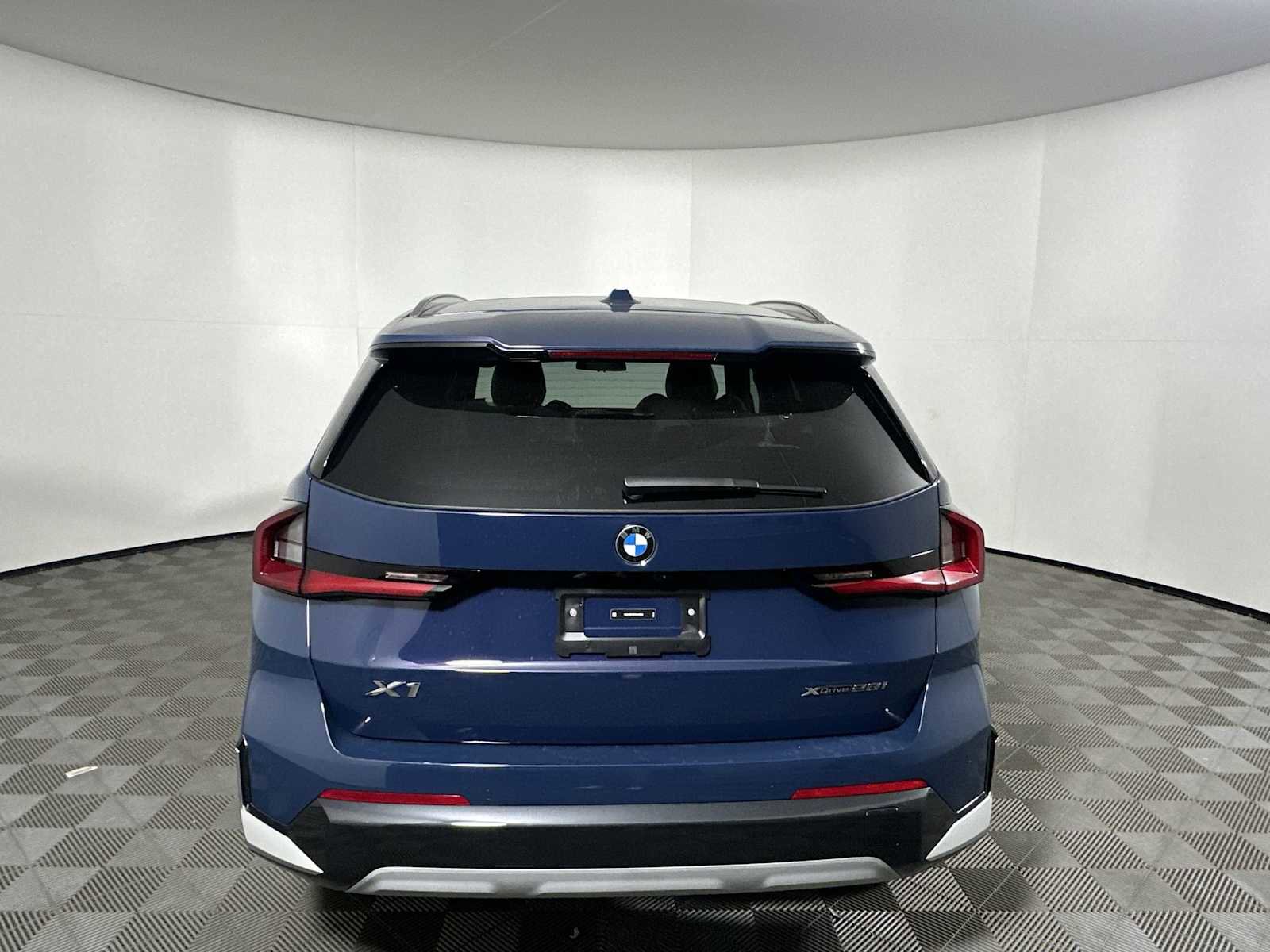 New 2026 BMW X1 xDrive28i w/ Convenience Package image 2