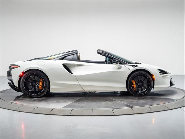 Used 2025 McLaren Artura image 6