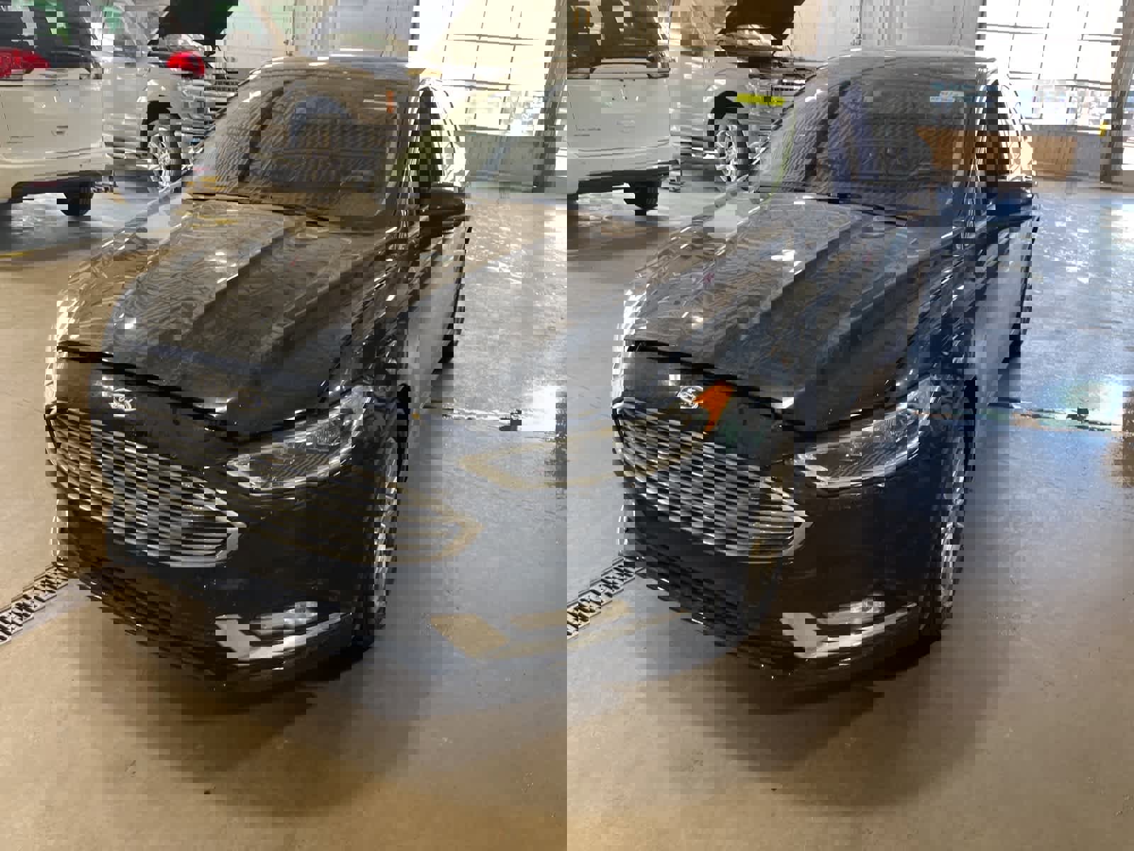 Used 2017 Ford Fusion SE w/ Fusion SE Technology Package image 3