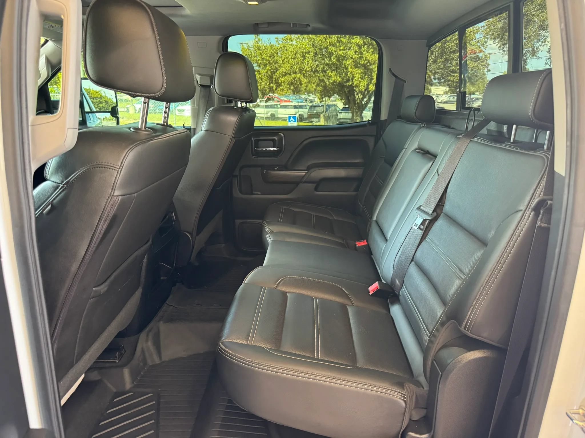 Used 2019 GMC Sierra 2500 Denali w/ Duramax Plus Package AWD/4WD image 18