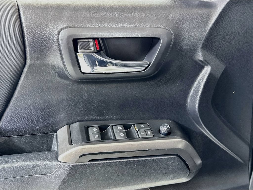 Used 2019 Toyota Tacoma TRD Off-Road AWD/4WD image 16