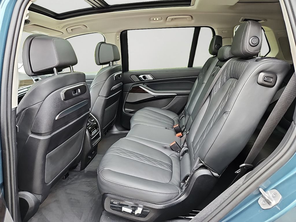 Used 2024 BMW X7 xDrive40i w/ Executive Package AWD/4WD image 8