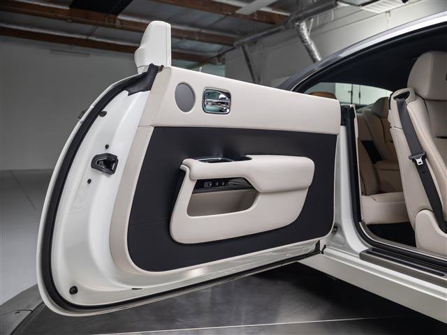 Used 2016 Rolls-Royce Wraith image 28