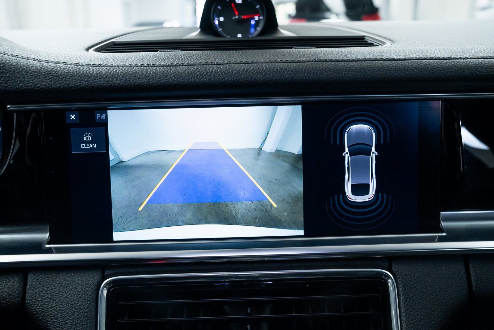 Used 2020 Porsche Panamera 4 image 13