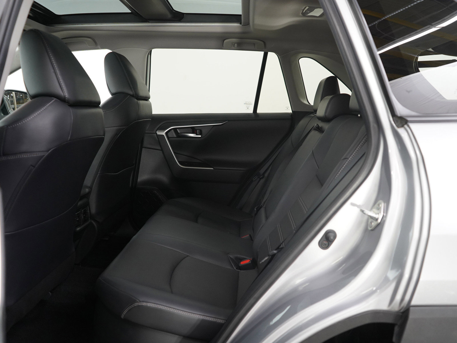 Used 2020 Toyota RAV4 Limited image 17