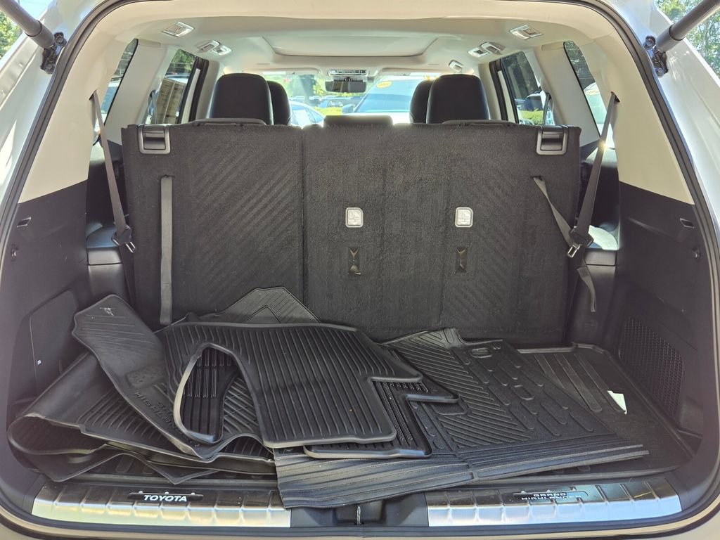 Used 2025 Toyota Grand Highlander AWD image 16