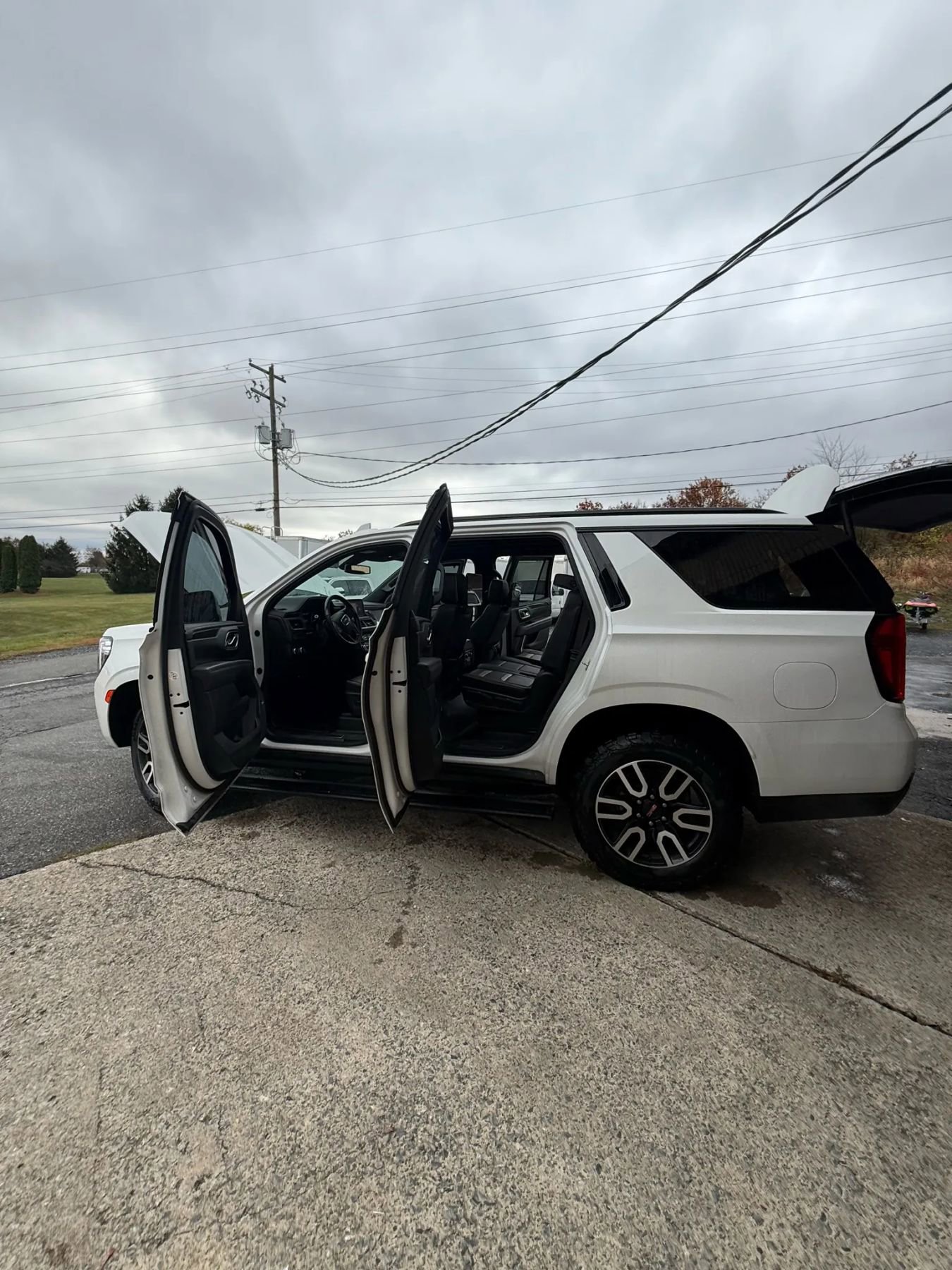 Used 2021 GMC Yukon AT4 w/ AT4 Premium Package image 28