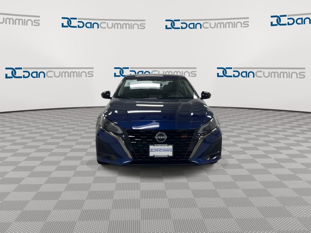 Used 2024 Nissan Altima 2.5 SR image 3