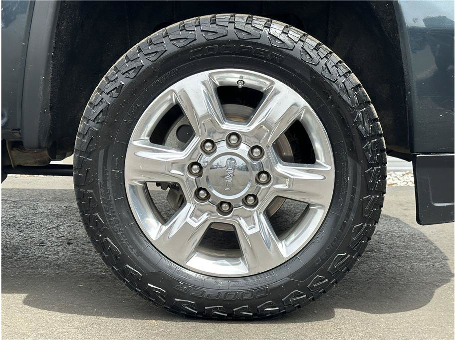 Used 2018 GMC Sierra 2500 Denali w/ Duramax Plus Package AWD/4WD image 29