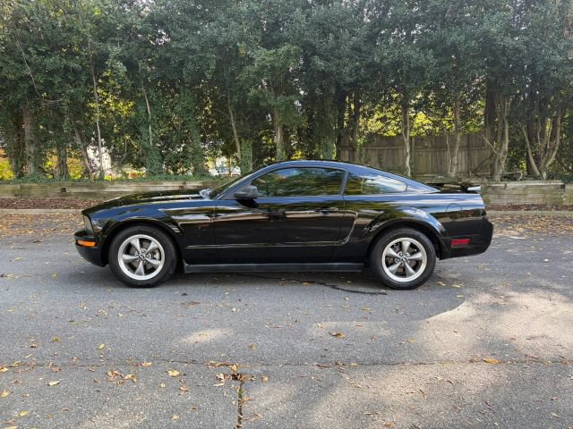 Used 2006 Ford Mustang Coupe RWD image 2