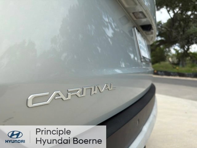 Used 2025 Kia Carnival EX FWD image 12