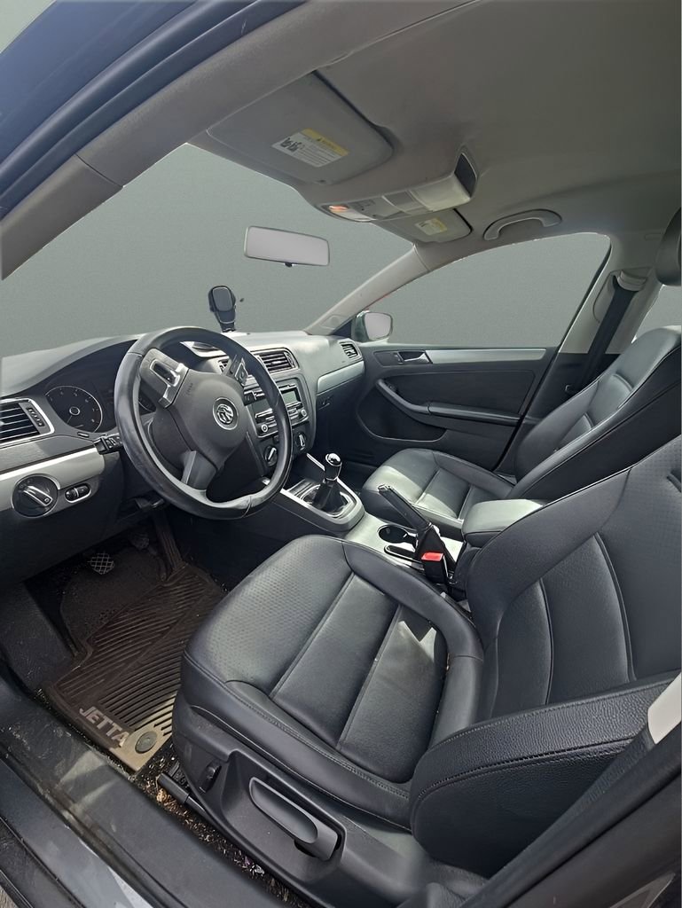 Used 2013 Volkswagen Jetta SE FWD image 9