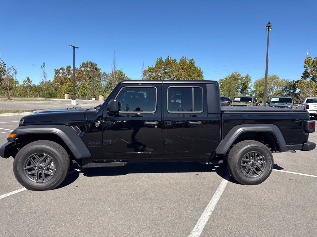 New 2026 Jeep Gladiator Sport w/ Dual Top Group AWD/4WD image 4