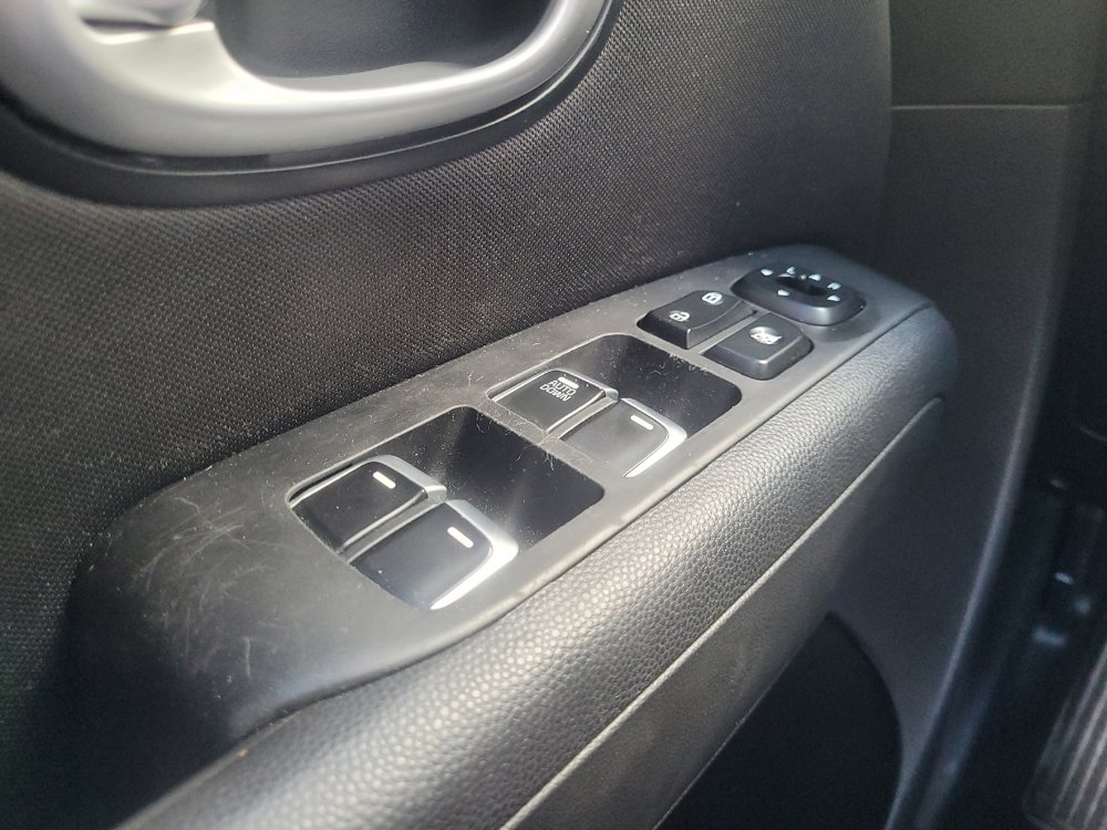 Used 2017 Kia Soul FWD image 27