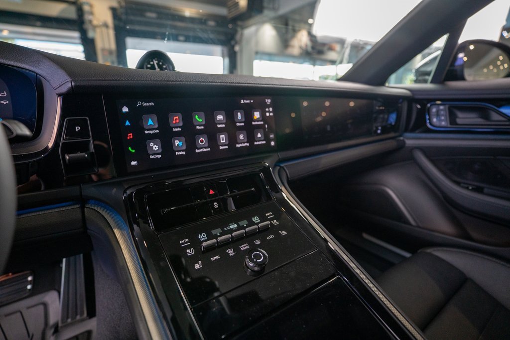 New 2025 Porsche Panamera 4 image 23