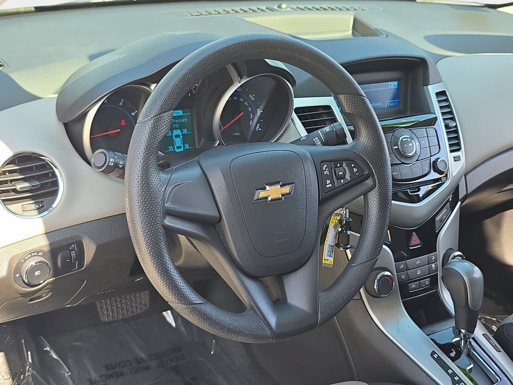 Used 2014 Chevrolet Cruze LS FWD image 18