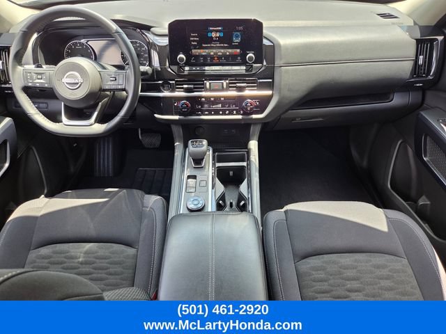 Used 2025 Nissan Pathfinder SV AWD/4WD image 14