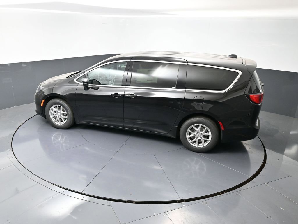 New 2026 Chrysler Voyager LX image 33