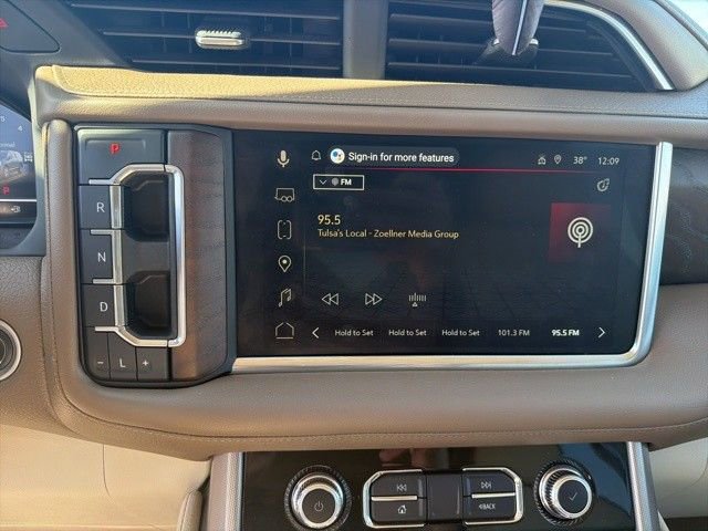 Used 2022 GMC Yukon XL Denali w/ Denali Premium Package AWD/4WD image 9