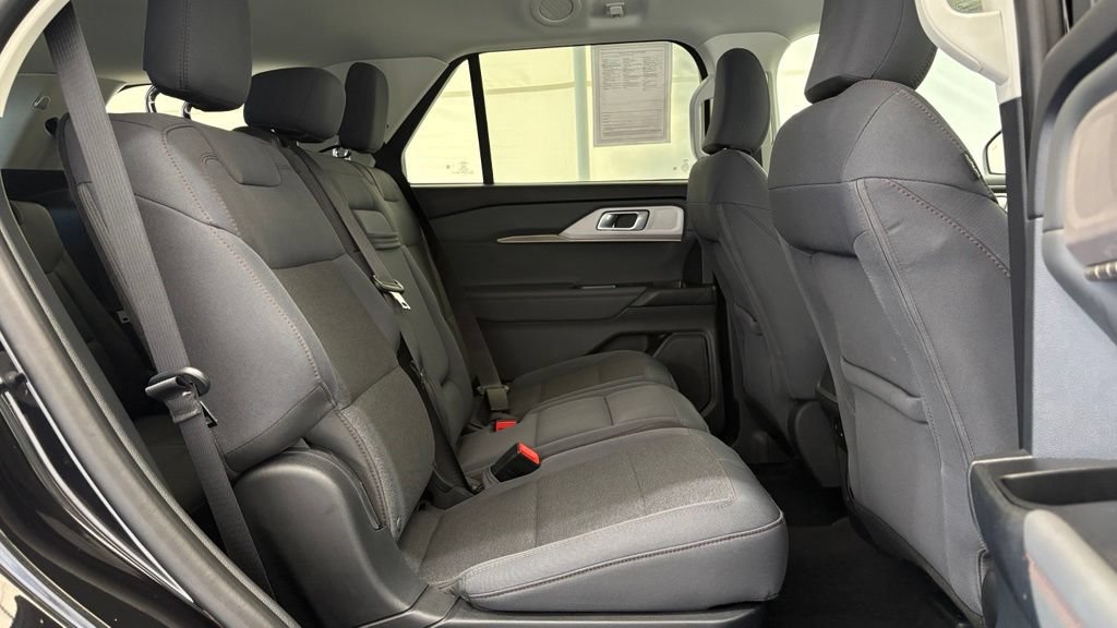Used 2025 Ford Explorer Active AWD/4WD image 32