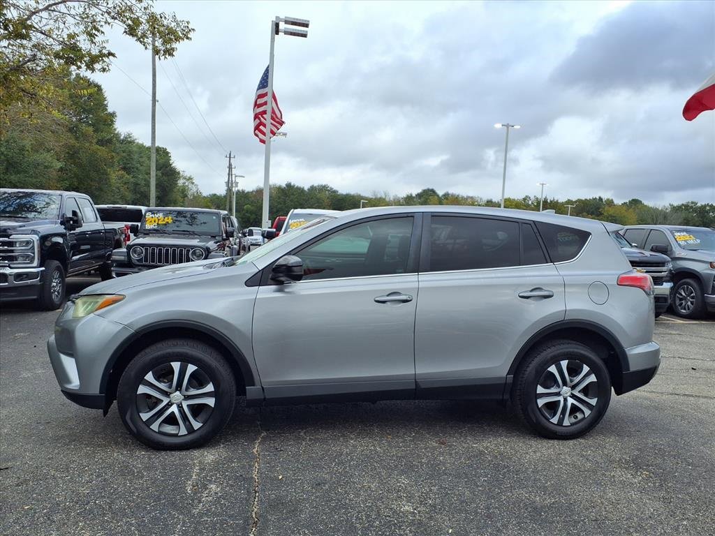 Used 2018 Toyota RAV4 LE image 24