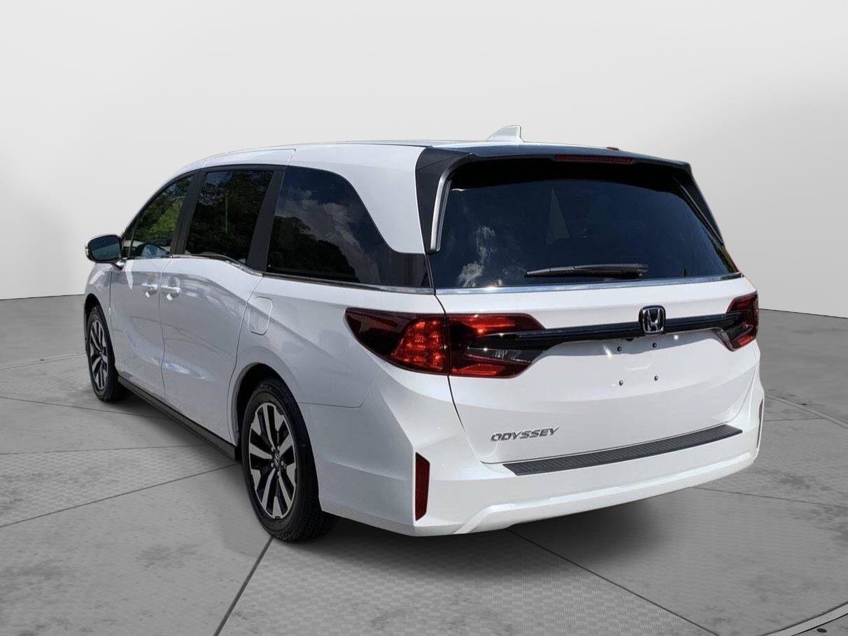 Certified 2026 Honda Odyssey EX-L image 5
