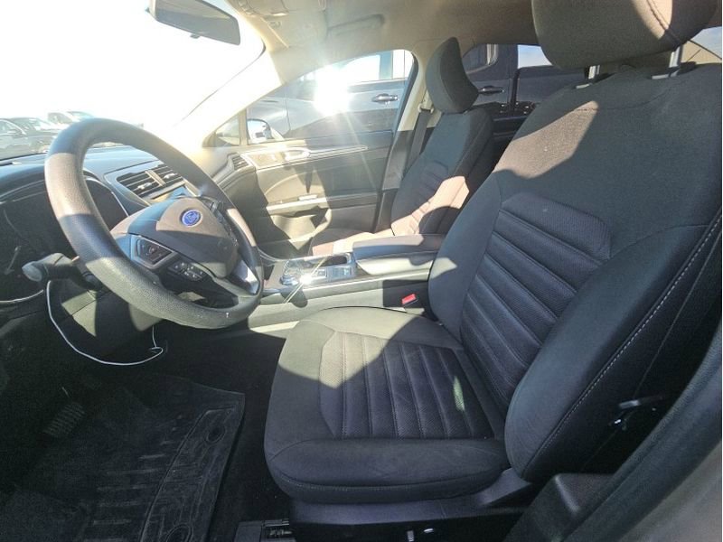 Used 2017 Ford Fusion SE w/ Fusion SE Technology Package FWD image 10