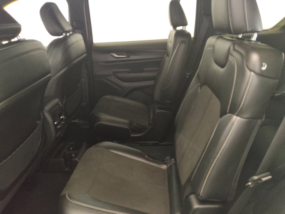 Used 2023 Jeep Grand Cherokee L Laredo AWD/4WD image 18