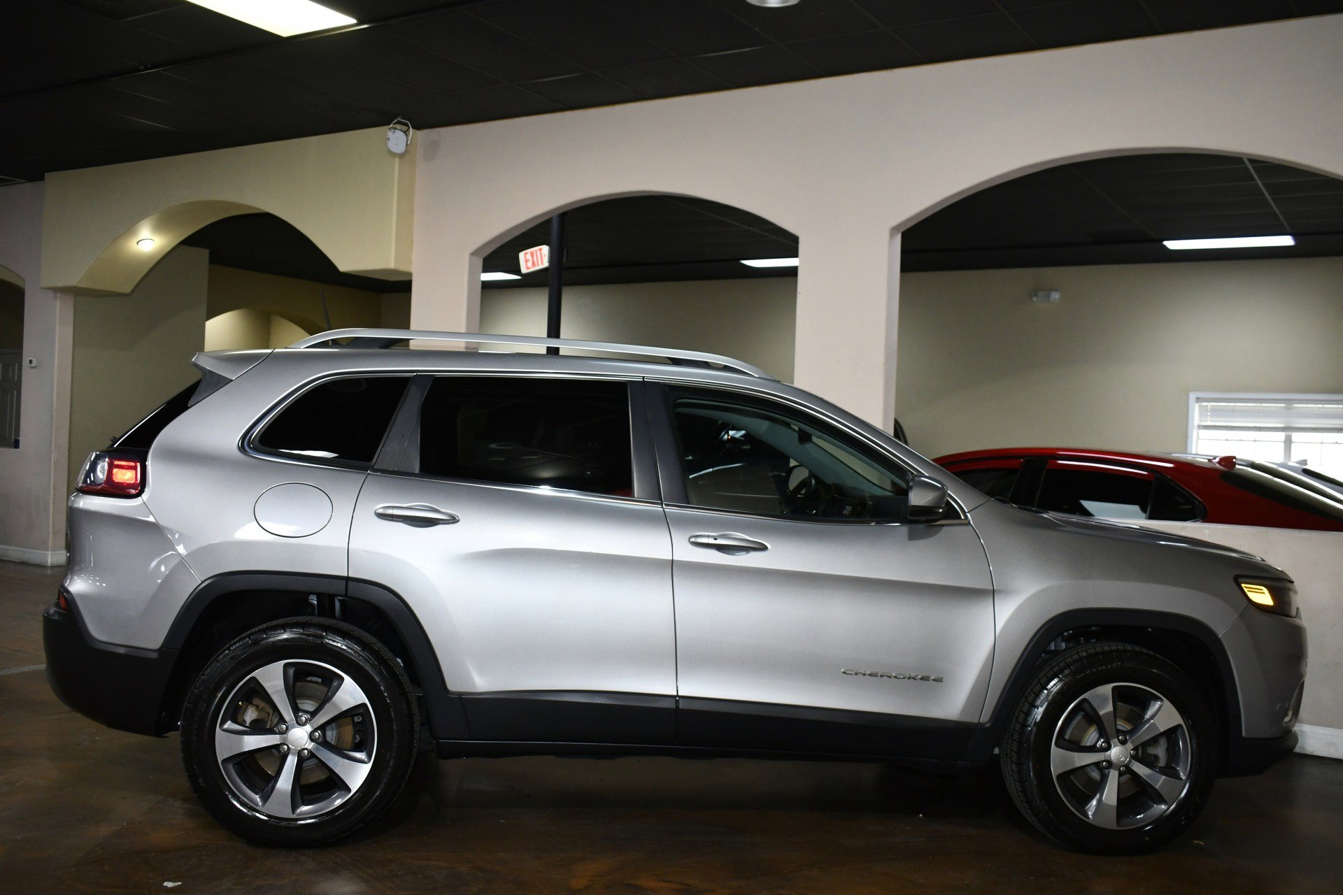 Used 2019 Jeep Cherokee Limited image 52