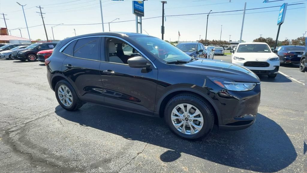 Used 2023 Ford Escape Active w/ Cold Weather Package FWD image 2