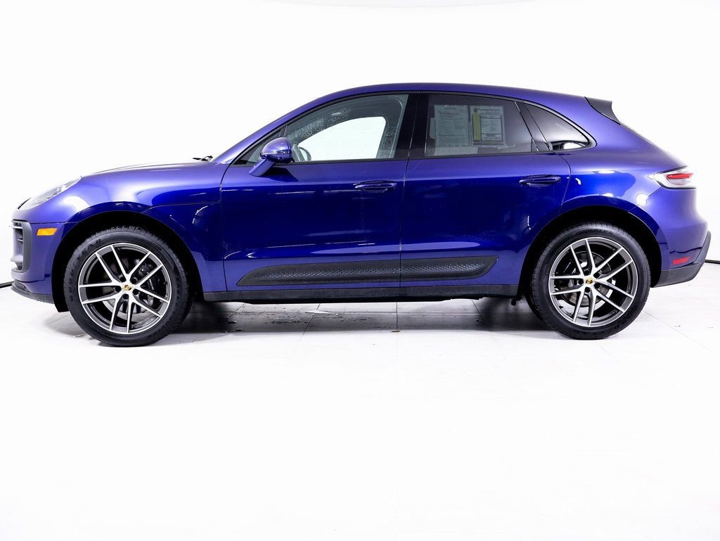 Certified 2023 Porsche Macan image 2