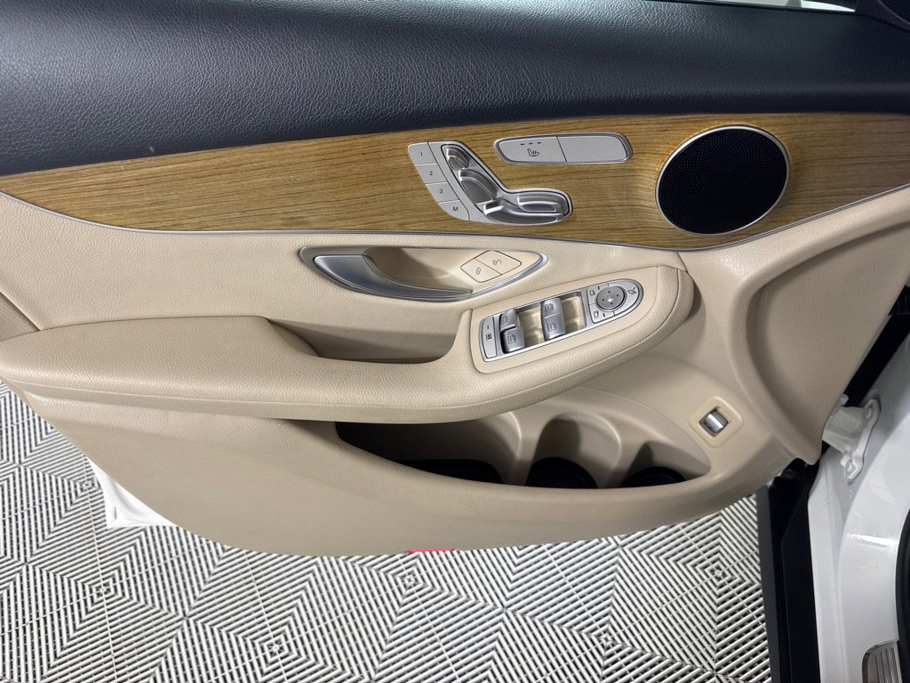 Used 2018 Mercedes-Benz GLC 300 w/ Multimedia Package image 11