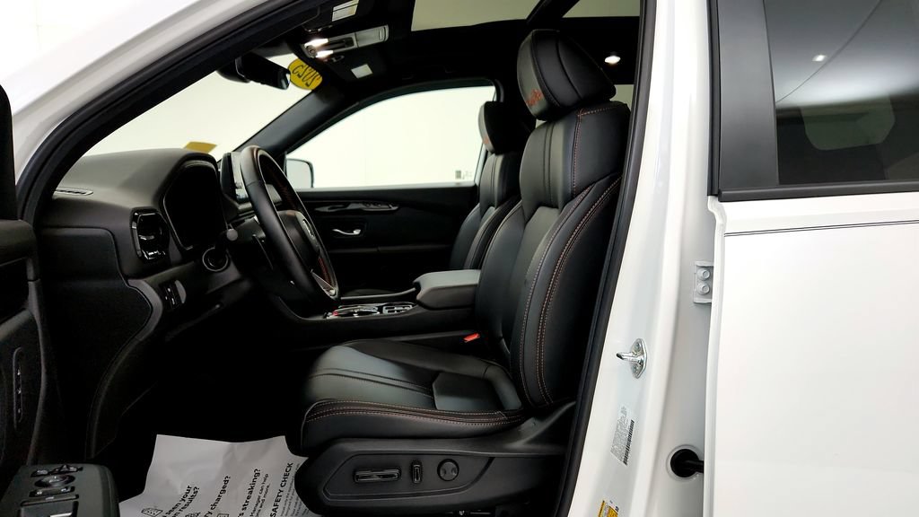 Used 2025 Honda Pilot TrailSport image 26