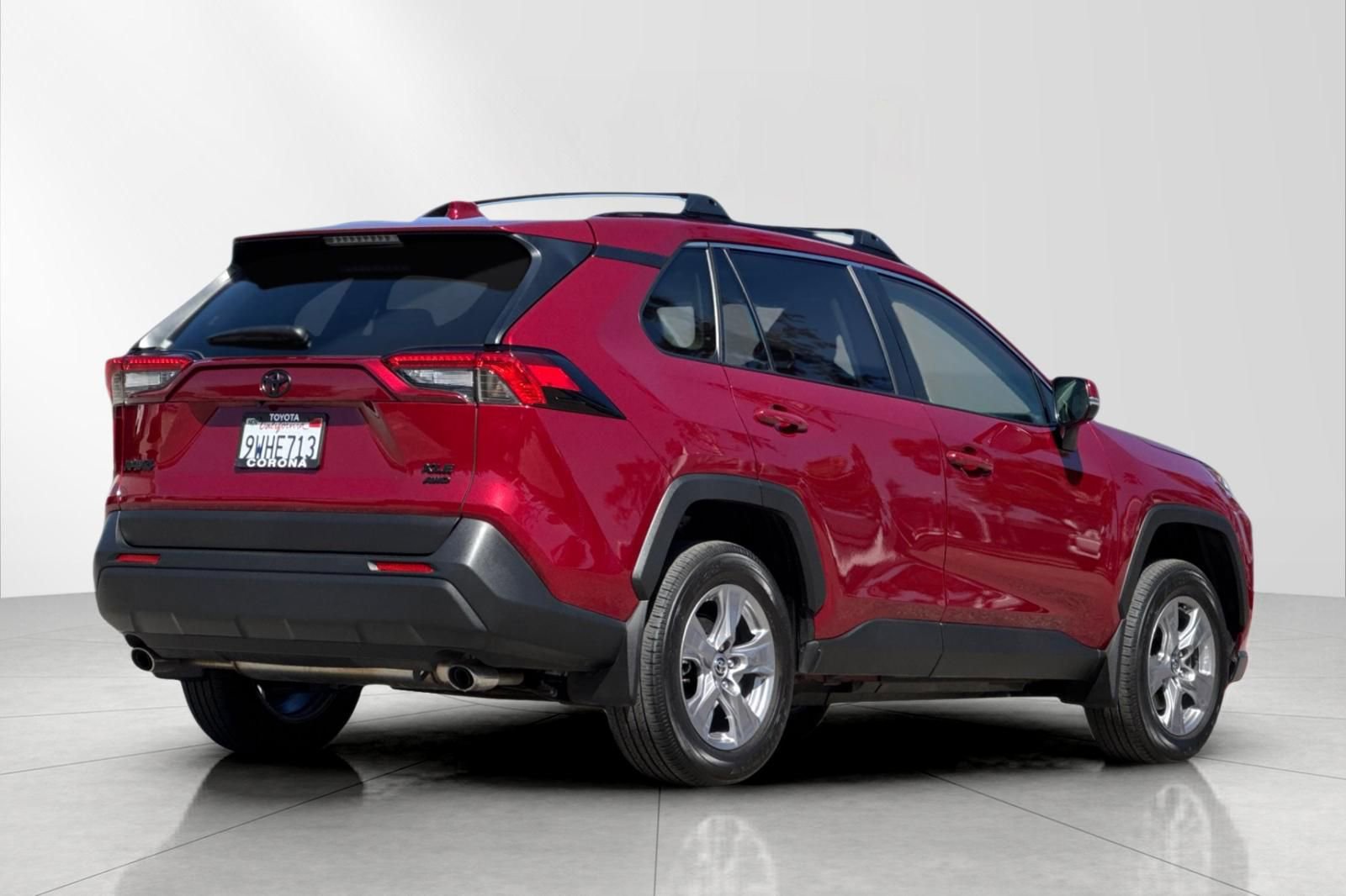 Used 2025 Toyota RAV4 XLE w/ Convenience Package AWD/4WD image 4