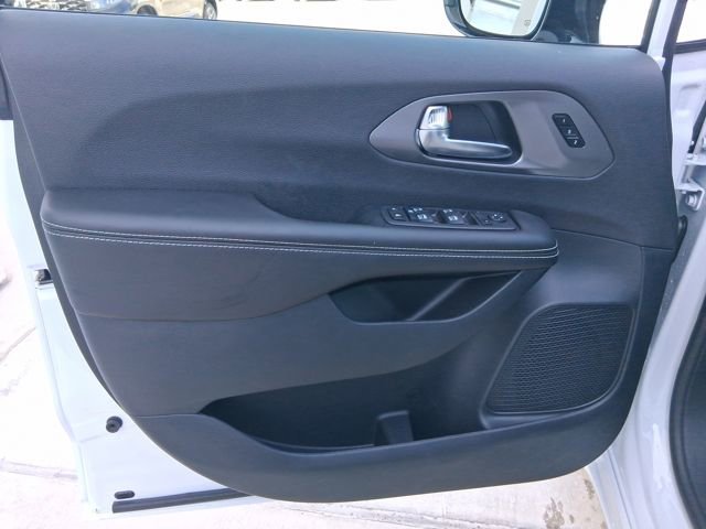 New 2026 Chrysler Pacifica Select w/ S Appearance Package image 17