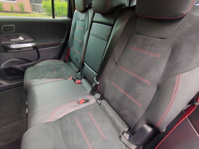 Used 2025 Mercedes-Benz GLB 35 AMG 4MATIC image 28