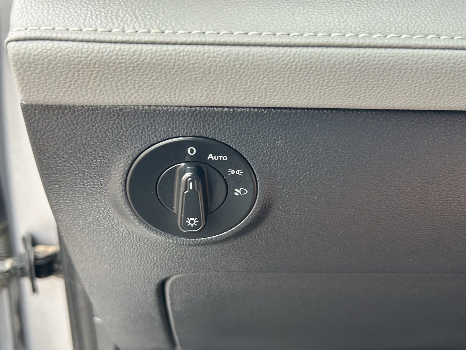 Used 2024 Volkswagen Taos SE image 31