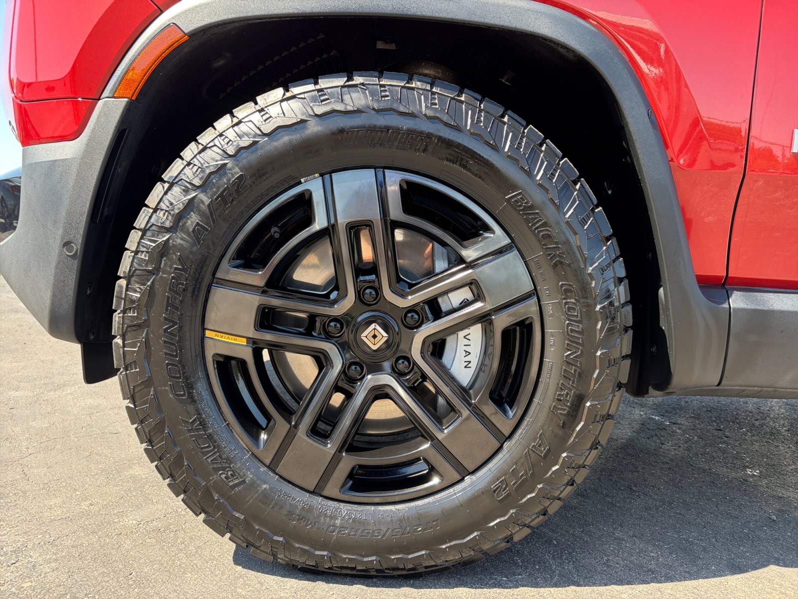 Used 2024 Rivian R1S Adventure AWD/4WD image 11