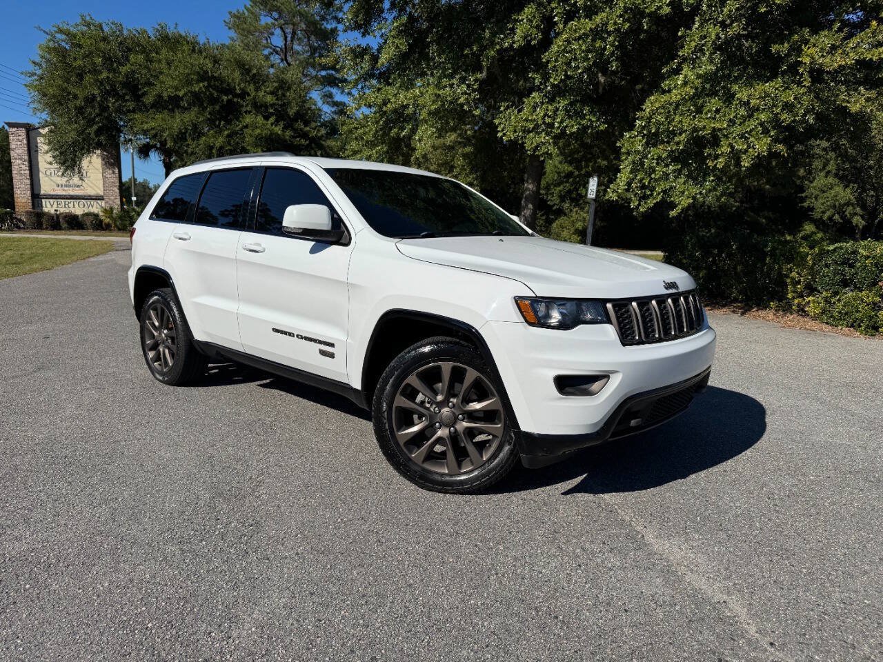 Used 2016 Jeep Grand Cherokee Limited 75th Anniversary AWD/4WD image 8