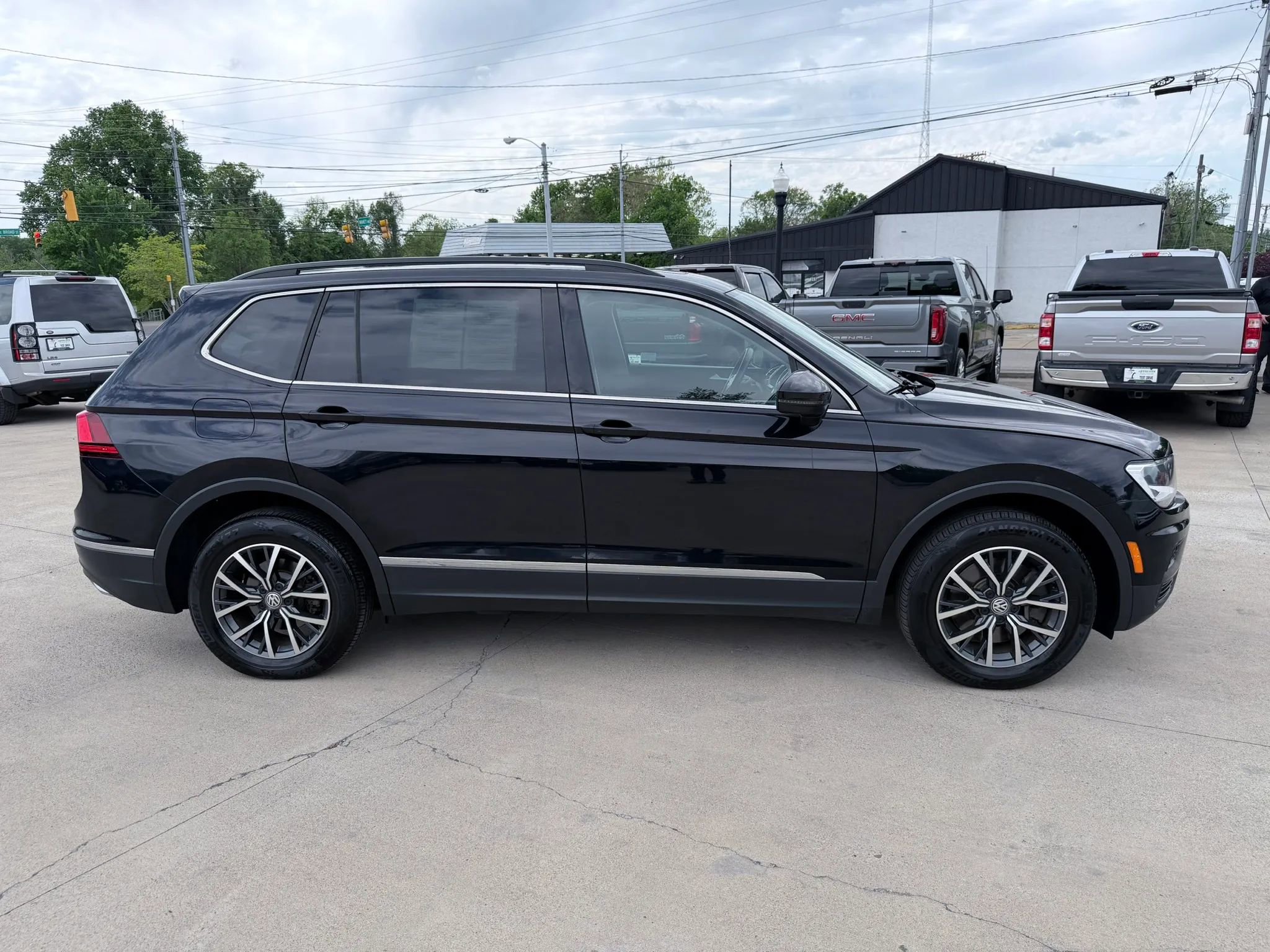 Used 2020 Volkswagen Tiguan SE w/ Panoramic Sunroof Package FWD image 82