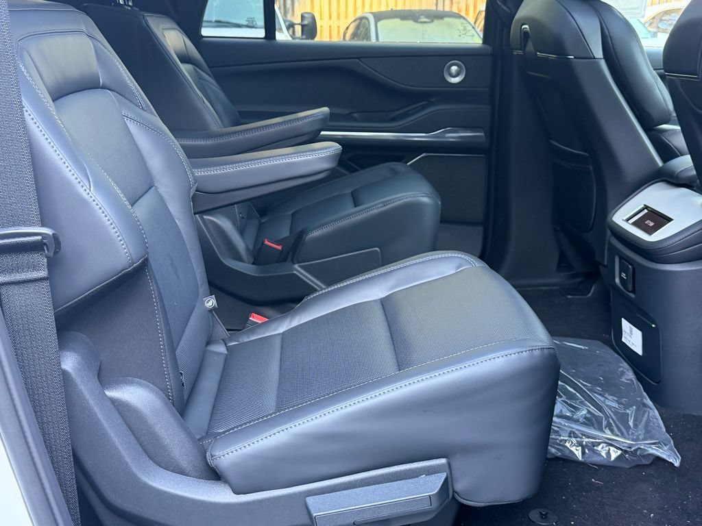 New 2027 Lincoln Navigator L Reserve w/ Jet Appearance Package AWD/4WD image 13