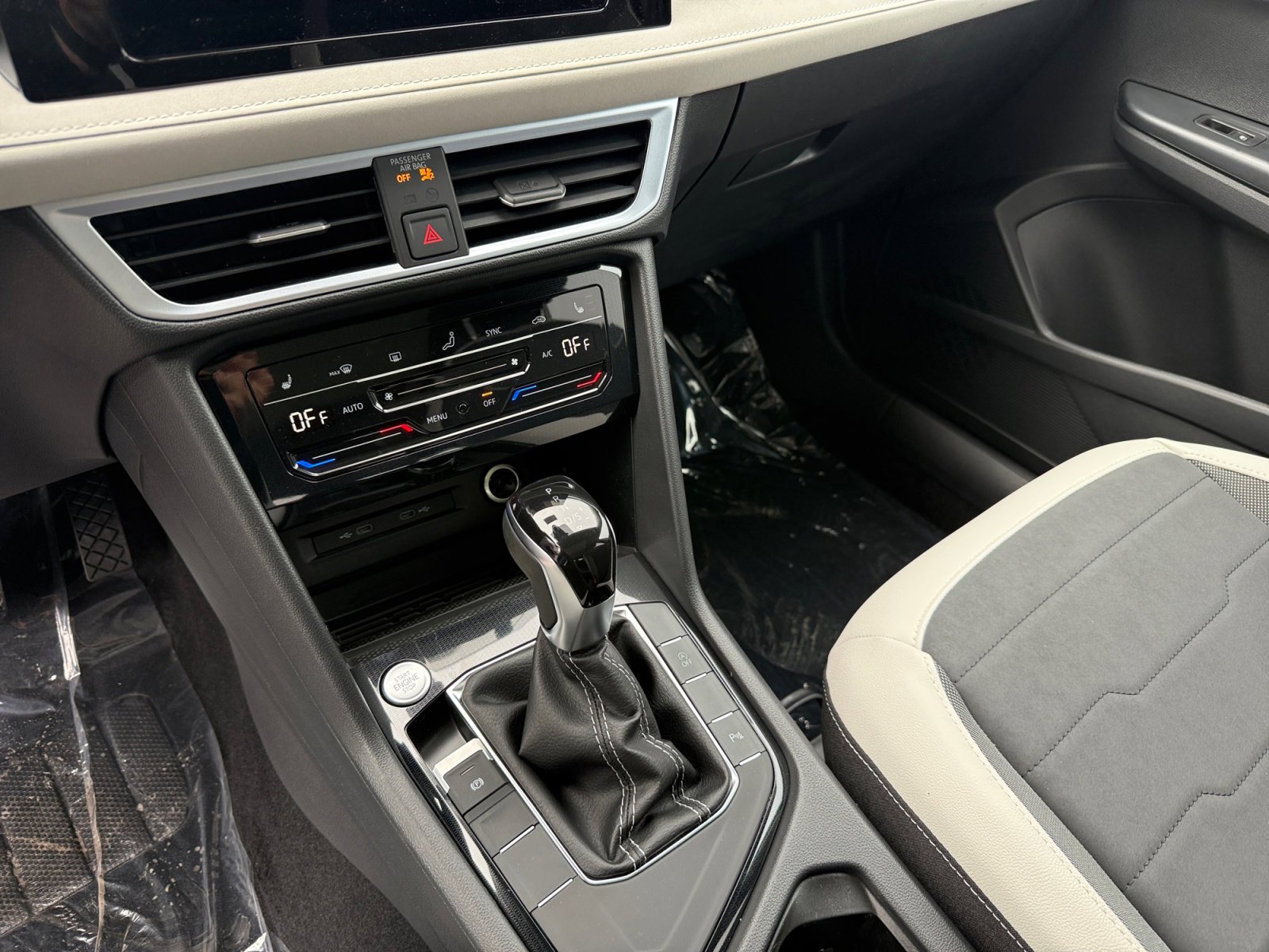 New 2026 Volkswagen Taos SE FWD image 13