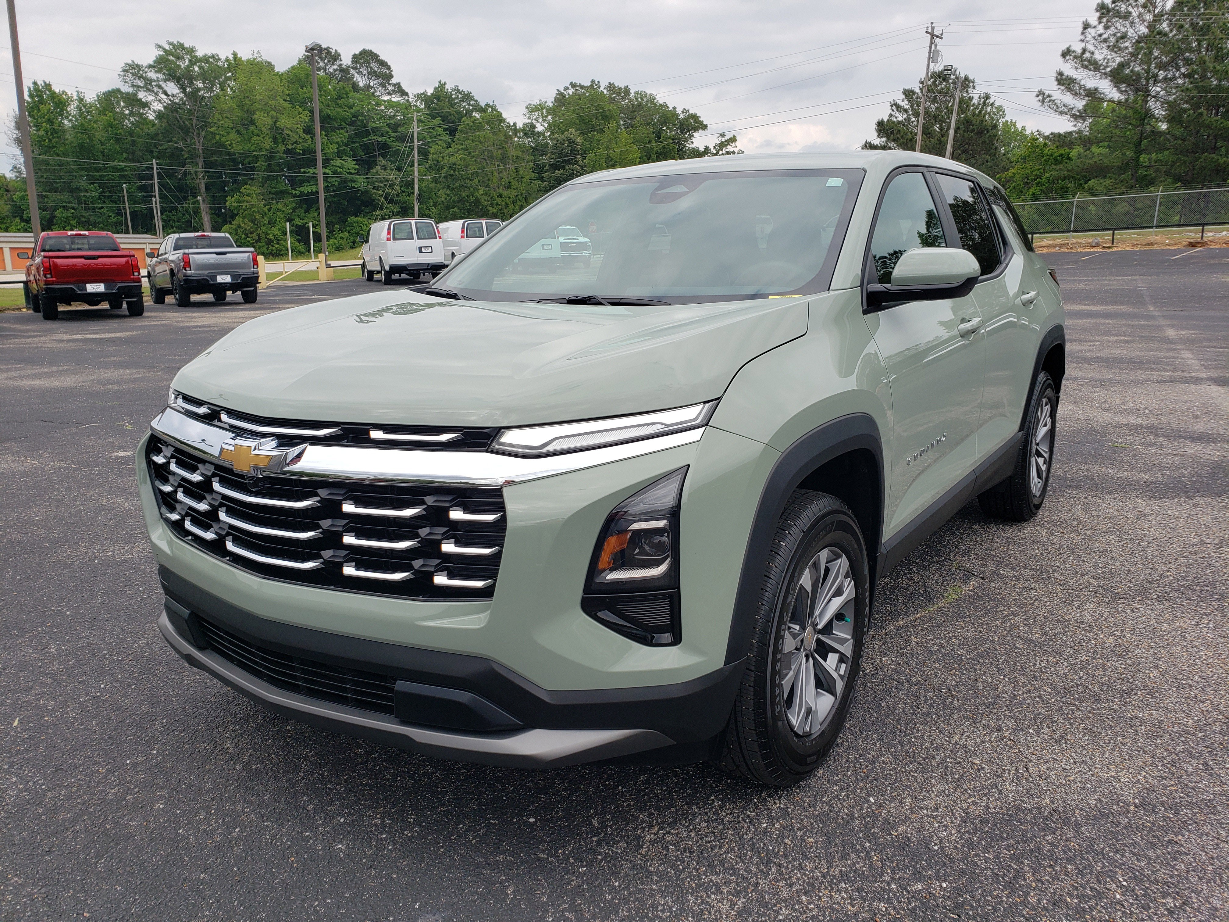 Used 2026 Chevrolet Equinox LT w/ Convenience Package II FWD image 2