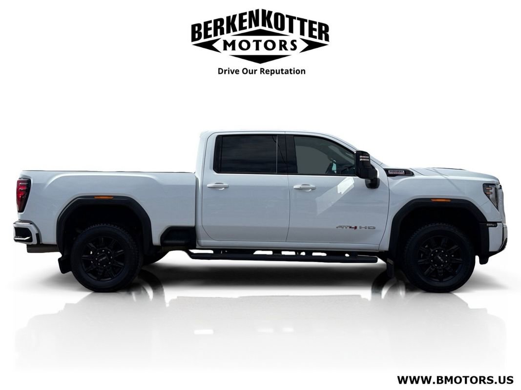 Used 2024 GMC Sierra 3500 AT4 image 2