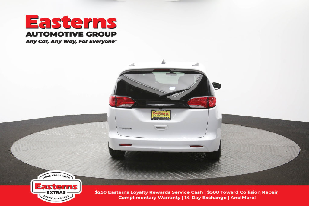 Used 2022 Chrysler Voyager LX FWD image 36