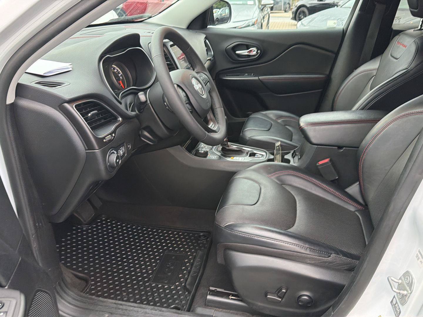 Used 2022 Jeep Cherokee Trailhawk w/ Premium Leather Package AWD/4WD image 10